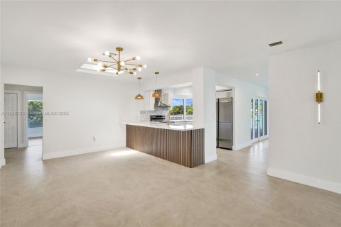 House in Coral Springs, Florida 5 bedrooms, 195.37 sq.m. № 1857360 - photo 3