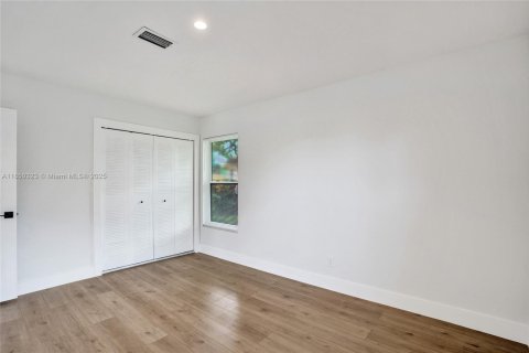 House in Coral Springs, Florida 5 bedrooms, 195.37 sq.m. № 1857360 - photo 26