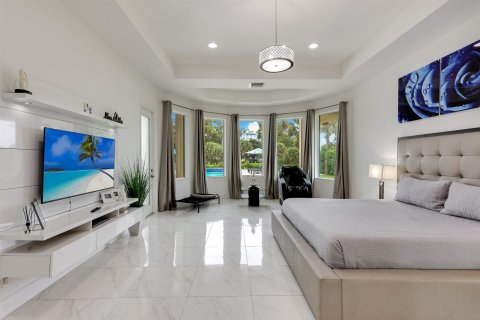 House in West Palm Beach, Florida 4 bedrooms, 389.35 sq.m. № 2247598 - photo 21