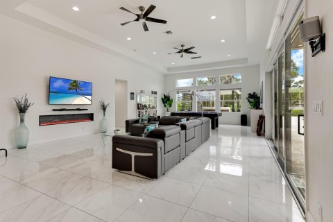 House in West Palm Beach, Florida 4 bedrooms, 389.35 sq.m. № 2247598 - photo 14