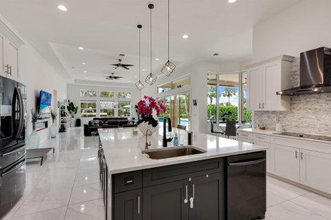 House in West Palm Beach, Florida 4 bedrooms, 389.35 sq.m. № 2247598 - photo 11
