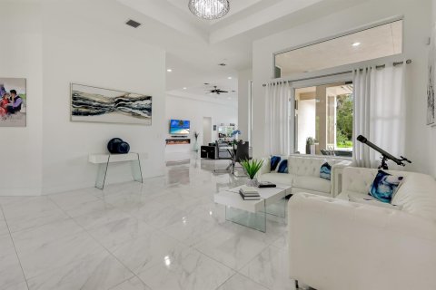 House in West Palm Beach, Florida 4 bedrooms, 389.35 sq.m. № 2247598 - photo 7