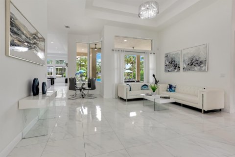 House in West Palm Beach, Florida 4 bedrooms, 389.35 sq.m. № 2247598 - photo 6