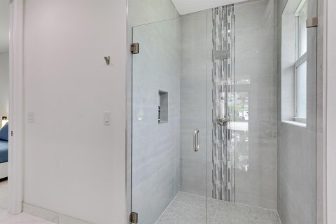 House in West Palm Beach, Florida 4 bedrooms, 389.35 sq.m. № 2247598 - photo 18