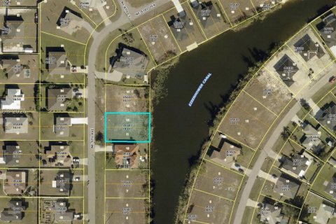 Terrain à Cape Coral, Floride № 2034434