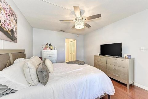 Condo in Tampa, Florida, 2 bedrooms  № 1870228 - photo 13