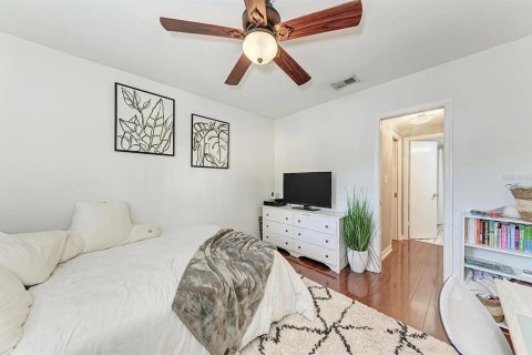 Condo in Tampa, Florida, 2 bedrooms  № 1870228 - photo 9