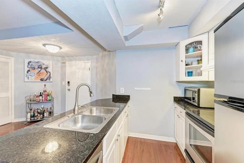 Condo in Tampa, Florida, 2 bedrooms  № 1870228 - photo 4