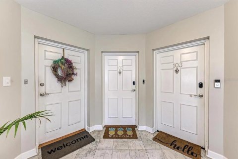 Condo in Tampa, Florida, 2 bedrooms  № 1870228 - photo 2