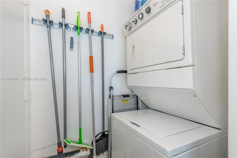 Снять в аренду кондоминиум в Майами, Флорида 1 спальня, 74.51м2, № 2002434 - фото 12