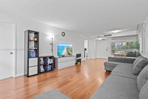 Condo in Sunny Isles Beach, Florida, 2 bedrooms  № 1713351 - photo 3