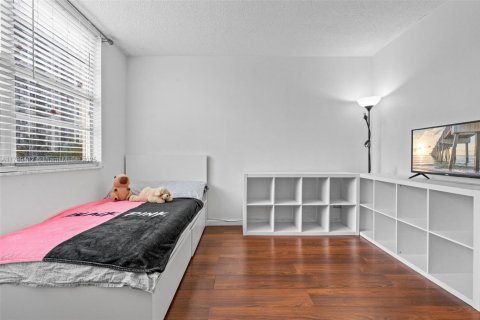 Condo in Sunny Isles Beach, Florida, 2 bedrooms  № 1713351 - photo 23