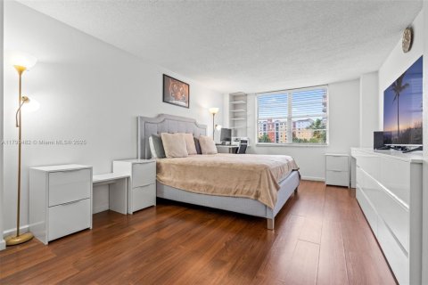 Condo in Sunny Isles Beach, Florida, 2 bedrooms  № 1713351 - photo 15