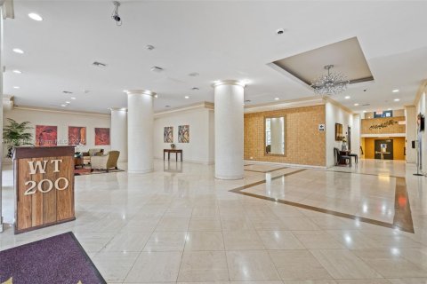 Condo in Sunny Isles Beach, Florida, 2 bedrooms  № 1713351 - photo 2