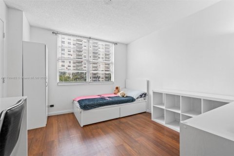 Condo in Sunny Isles Beach, Florida, 2 bedrooms  № 1713351 - photo 24