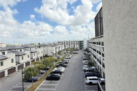 Copropriété à vendre à Doral, Floride: 3 chambres, 104.42 m2 № 2060722 - photo 29