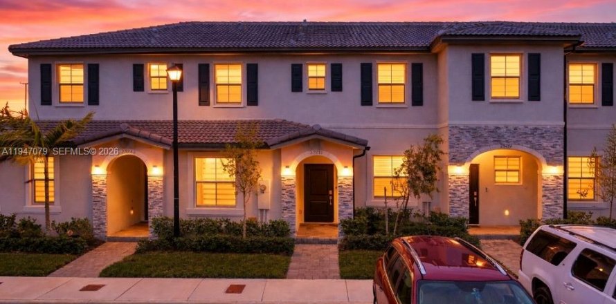 Townhouse in Homestead, Florida 3 bedrooms, 123.37 sq.m. № 2152934