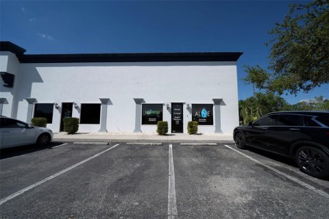 Immobilier commercial à louer à Bonita Springs, Floride: 1070.61 m2 № 1624674 - photo 3
