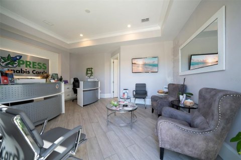 Propiedad comercial en alquiler en Bonita Springs, Florida, 1070.61 m2 № 1624674 - foto 4