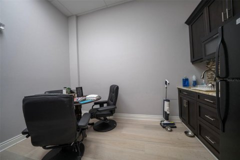 Immobilier commercial à louer à Bonita Springs, Floride: 1070.61 m2 № 1624674 - photo 22