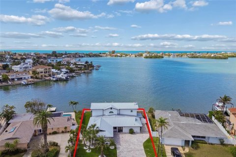 Casa en Indian Rocks Beach, Florida 4 dormitorios, 308.34 m2 № 2124350