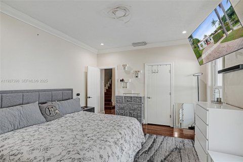 Casa en venta en Miami, Florida, 5 dormitorios, 295.15 m2 № 1986270 - foto 28
