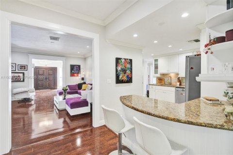 Casa en venta en Miami, Florida, 5 dormitorios, 295.15 m2 № 1986270 - foto 22