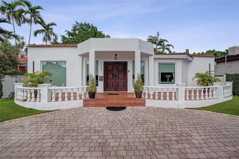 Casa en venta en Miami, Florida, 5 dormitorios, 295.15 m2 № 1986270 - foto 4