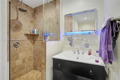 Casa en venta en Miami, Florida, 5 dormitorios, 295.15 m2 № 1986270 - foto 30