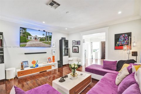 Casa en venta en Miami, Florida, 5 dormitorios, 295.15 m2 № 1986270 - foto 20