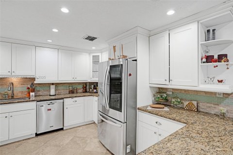 Casa en venta en Miami, Florida, 5 dormitorios, 295.15 m2 № 1986270 - foto 23