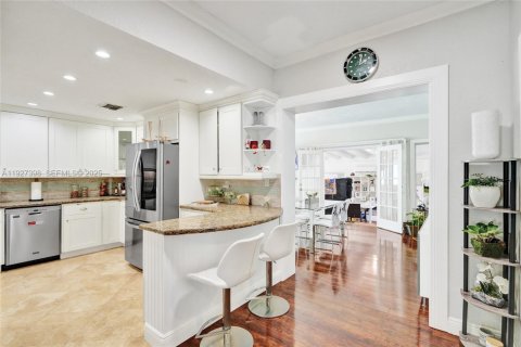 Casa en venta en Miami, Florida, 5 dormitorios, 295.15 m2 № 1986270 - foto 21
