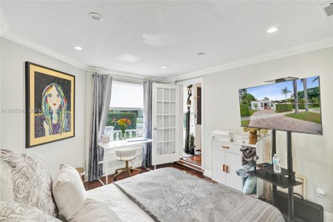 Casa en venta en Miami, Florida, 5 dormitorios, 295.15 m2 № 1986270 - foto 15