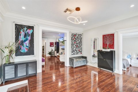 Casa en venta en Miami, Florida, 5 dormitorios, 295.15 m2 № 1986270 - foto 10