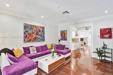 Casa en venta en Miami, Florida, 5 dormitorios, 295.15 m2 № 1986270 - foto 17