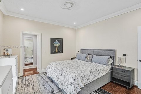 Casa en venta en Miami, Florida, 5 dormitorios, 295.15 m2 № 1986270 - foto 27