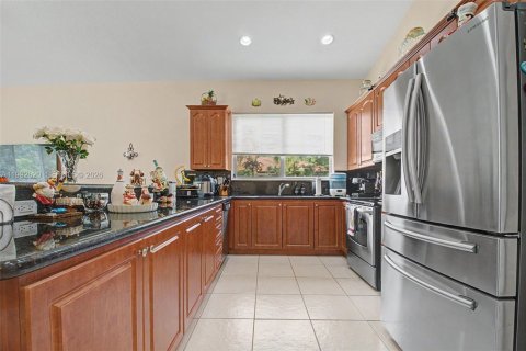 Casa en venta en Miami, Florida, 4 dormitorios, 260.59 m2 № 2057301 - foto 3