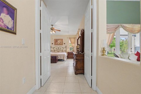 Casa en venta en Miami, Florida, 4 dormitorios, 260.59 m2 № 2057301 - foto 21