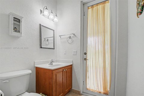 Casa en venta en Miami, Florida, 4 dormitorios, 260.59 m2 № 2057301 - foto 30