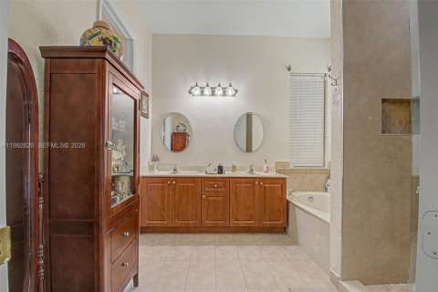 Casa en venta en Miami, Florida, 4 dormitorios, 260.59 m2 № 2057301 - foto 24