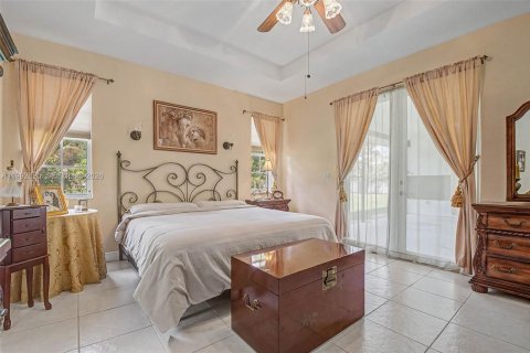 Casa en venta en Miami, Florida, 4 dormitorios, 260.59 m2 № 2057301 - foto 22