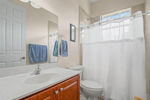 Casa en venta en Miami, Florida, 4 dormitorios, 260.59 m2 № 2057301 - foto 28