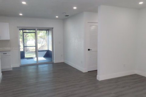 House in Homestead, Florida 3 bedrooms, 109.25 sq.m. № 1860611 - photo 20