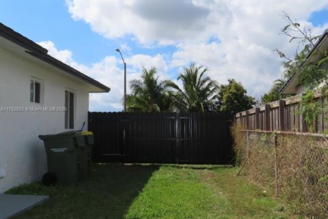 House in Homestead, Florida 3 bedrooms, 109.25 sq.m. № 1860611 - photo 13