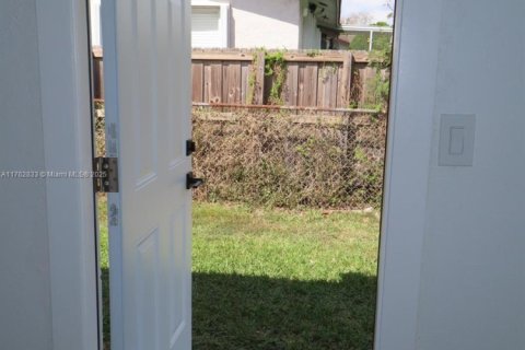 House in Homestead, Florida 3 bedrooms, 109.25 sq.m. № 1860611 - photo 6