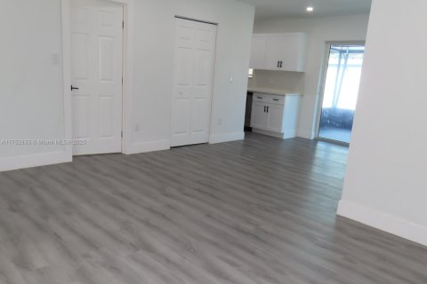 House in Homestead, Florida 3 bedrooms, 109.25 sq.m. № 1860611 - photo 28