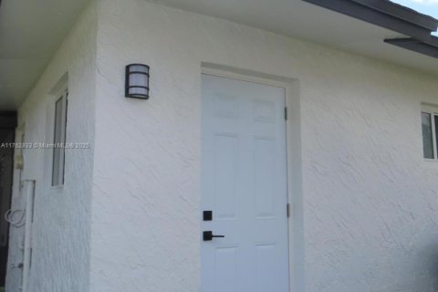 House in Homestead, Florida 3 bedrooms, 109.25 sq.m. № 1860611 - photo 17