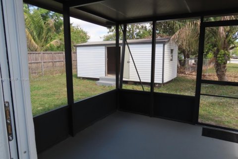 House in Homestead, Florida 3 bedrooms, 109.25 sq.m. № 1860611 - photo 10