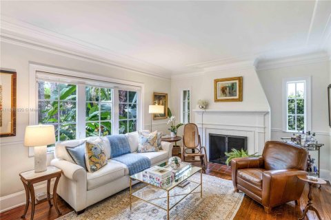 House in Coral Gables, Florida 4 bedrooms, 199.65 sq.m. № 1948043 - photo 24