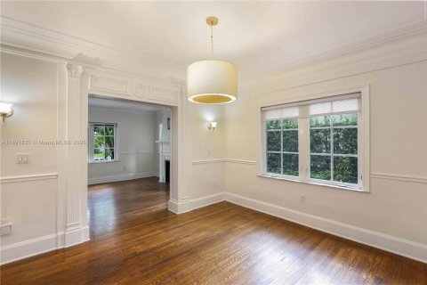 House in Coral Gables, Florida 4 bedrooms, 199.65 sq.m. № 1948043 - photo 4